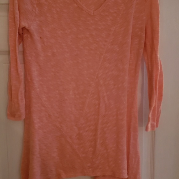 DKNY Jean's Pink v-neck shirt - Picture 3 of 3